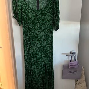 H&M short sleeved dress with slit